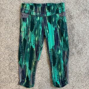Athleta Women's Size XS Green/Gray Geometric Be Free Capri 26 x 16 Leggings
